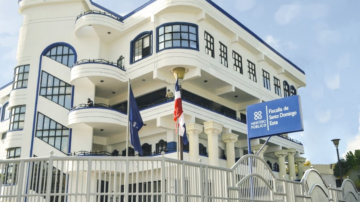 Fachada del Segundo Tribunal Colegiado de Santo Domingo Este donde se dictó la condena de 30 años de prisión