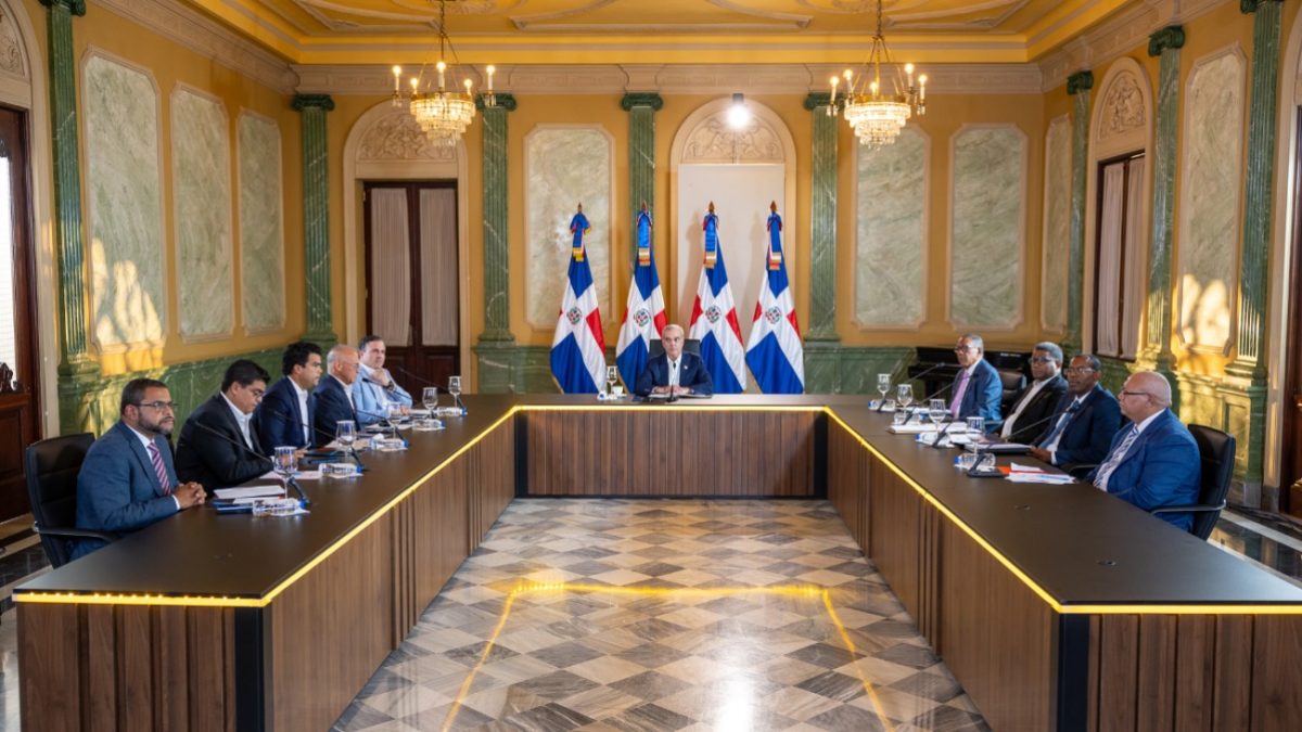 Ministro Jean Luis Rodríguez presenta cifras de viviendas intervenidas en La Semanal con la Prensa junto al presidente Abinader