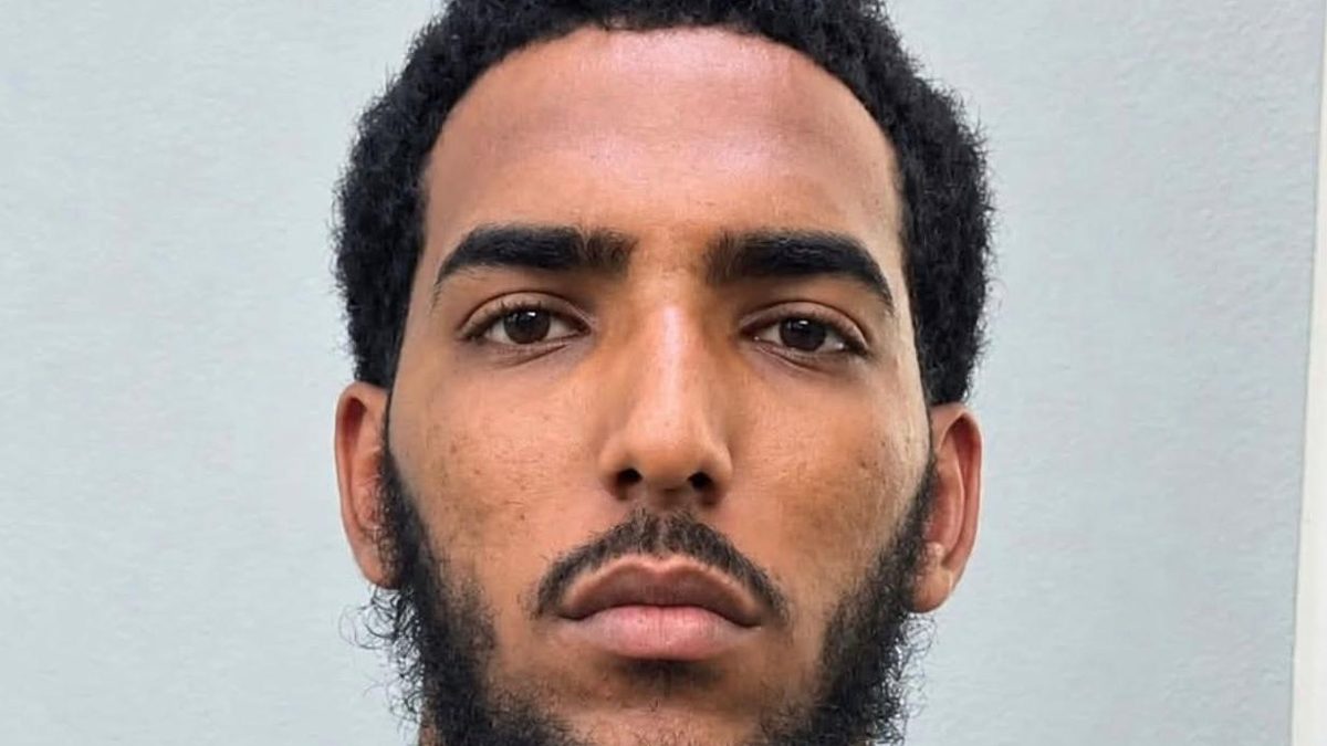 Agentes del DICRIM en operativo nocturno en el sector Cienfuegos de Santiago, República Dominicana