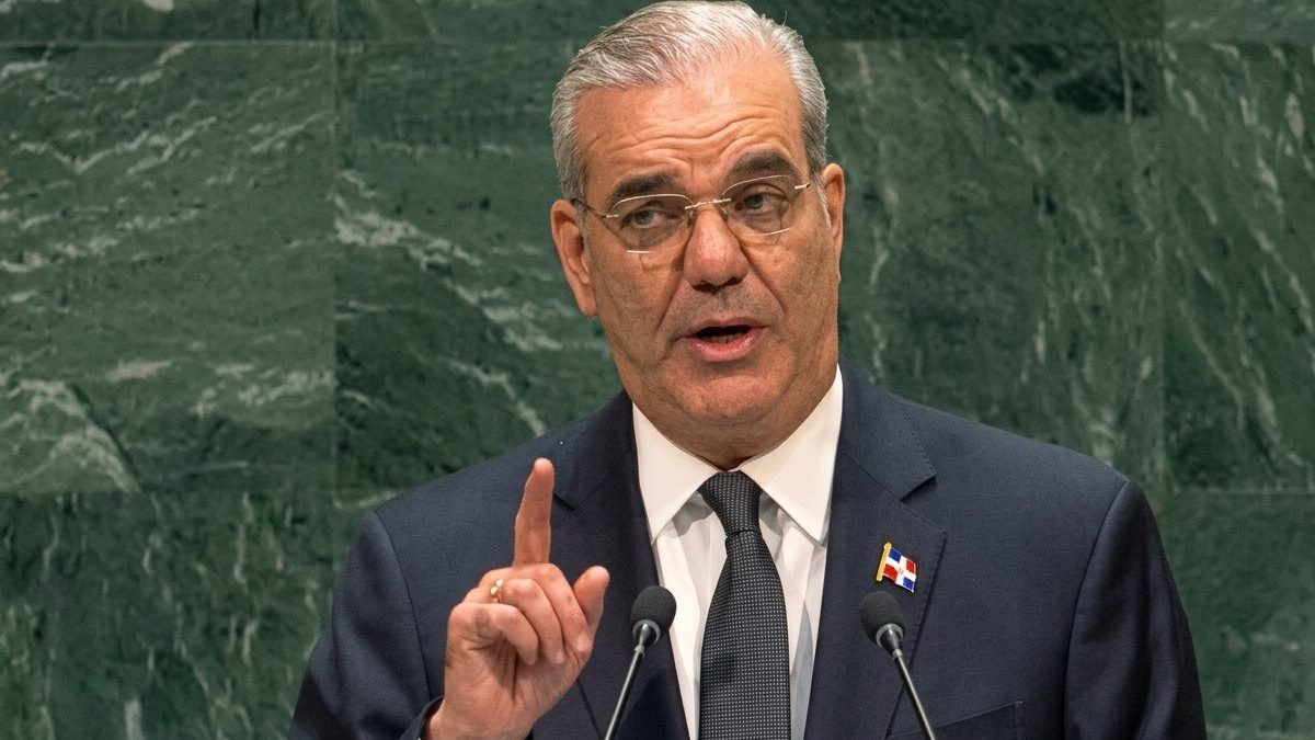 Presidente Luis Abinader hablando en el podio de la Asamblea General de la ONU en Nueva York