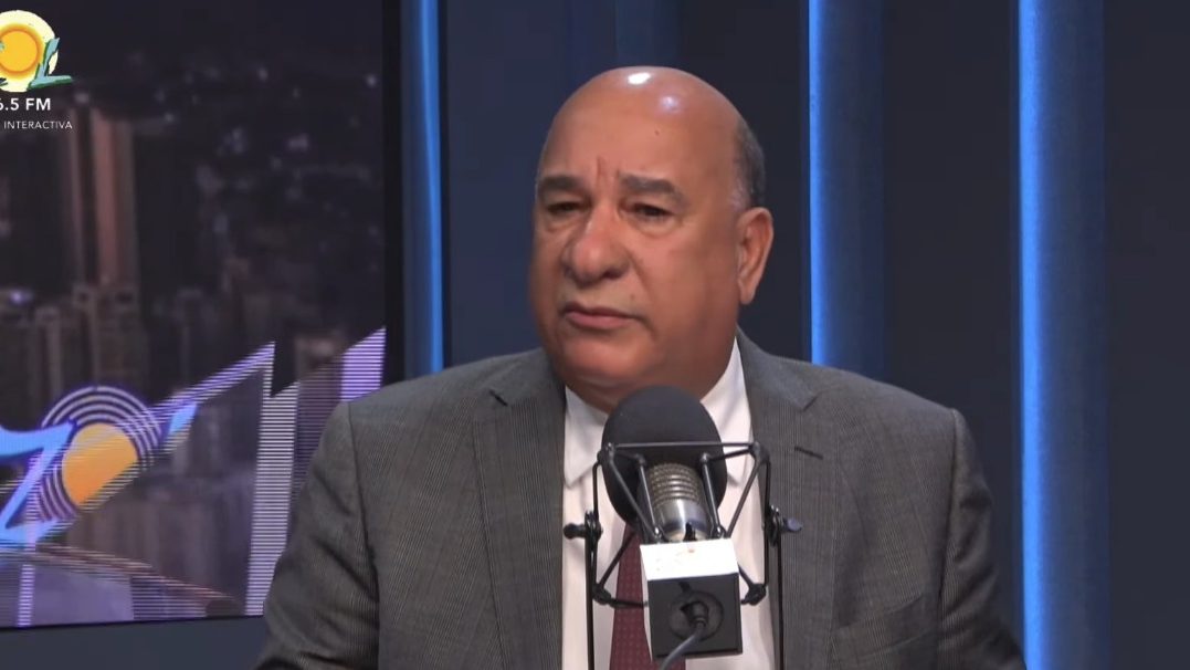 Bautista Rojas Gómez, secretario de organización de la Fuerza del Pueblo, habla en programa de televisión sobre inseguridad en República Dominicana