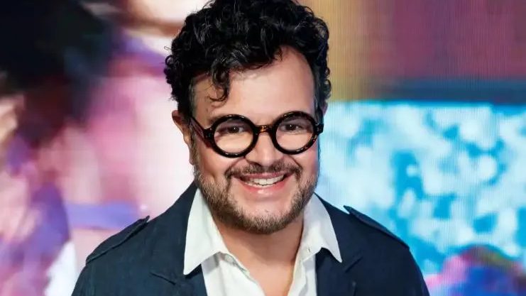Aleks Syntek en entrevista hablando sobre las acusaciones de abuso que afectaron su carrera artística