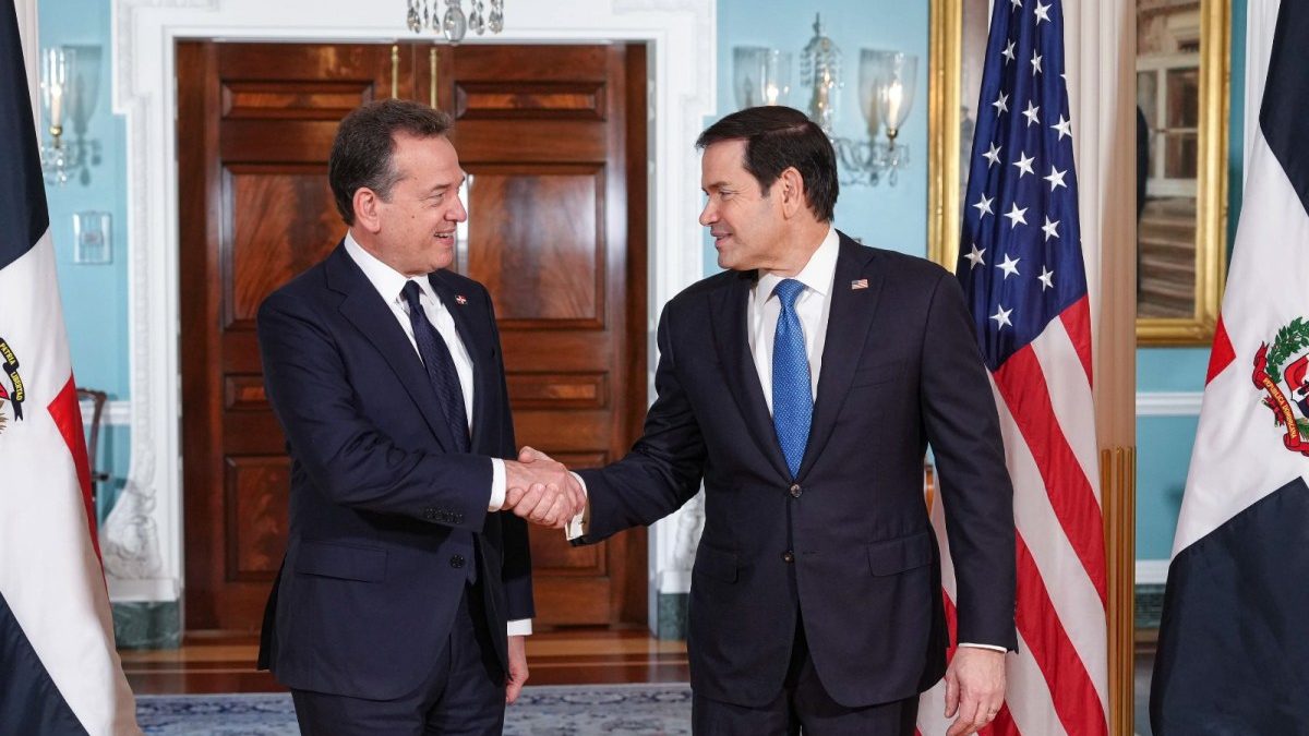 Canciller dominicano Víctor Bisonó reunido con el Secretario de Estado Marco Rubio en el Departamento de Estado en Washington D.C.