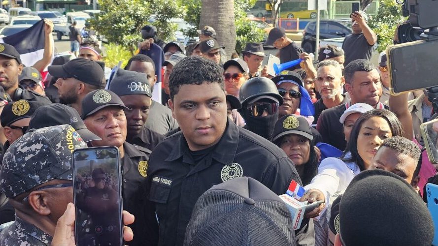 Ángelo Vásquez durante entrevista sobre su incursión en la política dominicana
