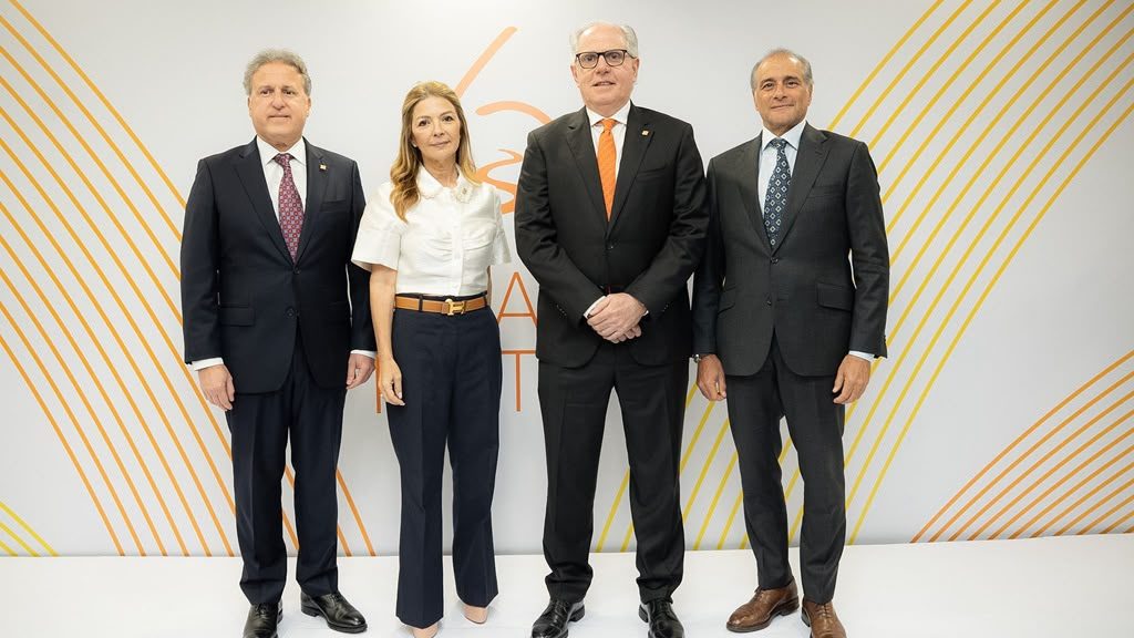 Ceremonia del 64 aniversario de APAP con reconocimiento a 72 colaboradores en Santo Domingo