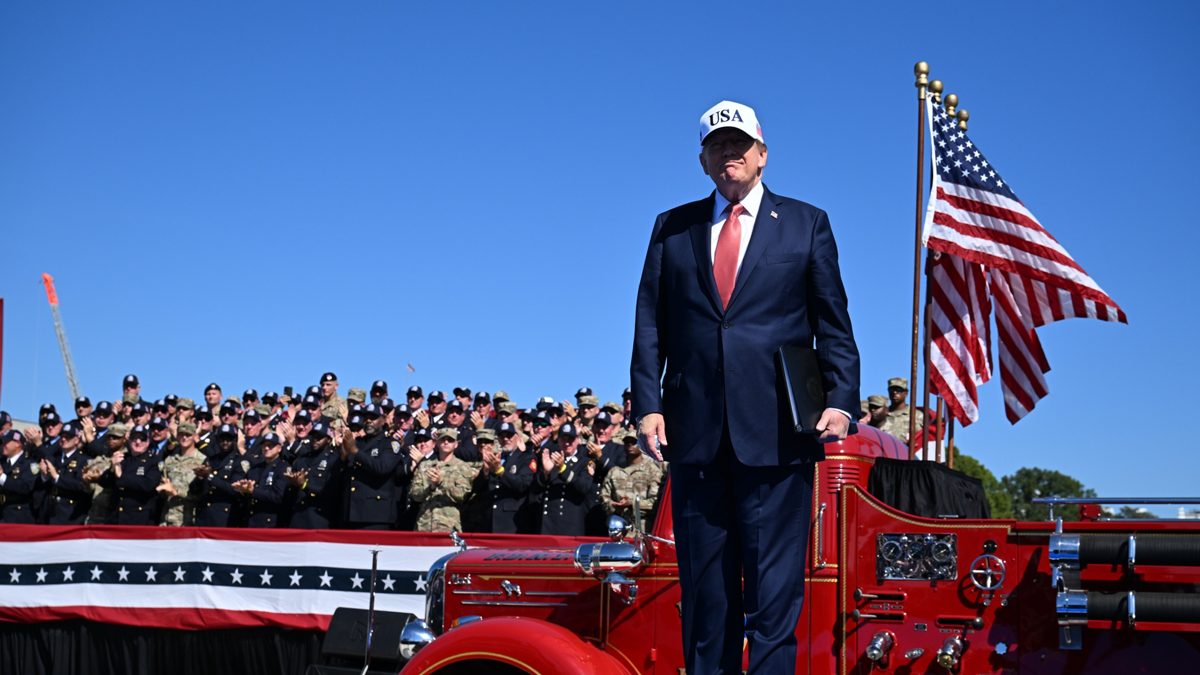 Donald Trump en acto conmemorativo del 25 aniversario del 11S frente a La Elipse, contigua a la Casa Blanca