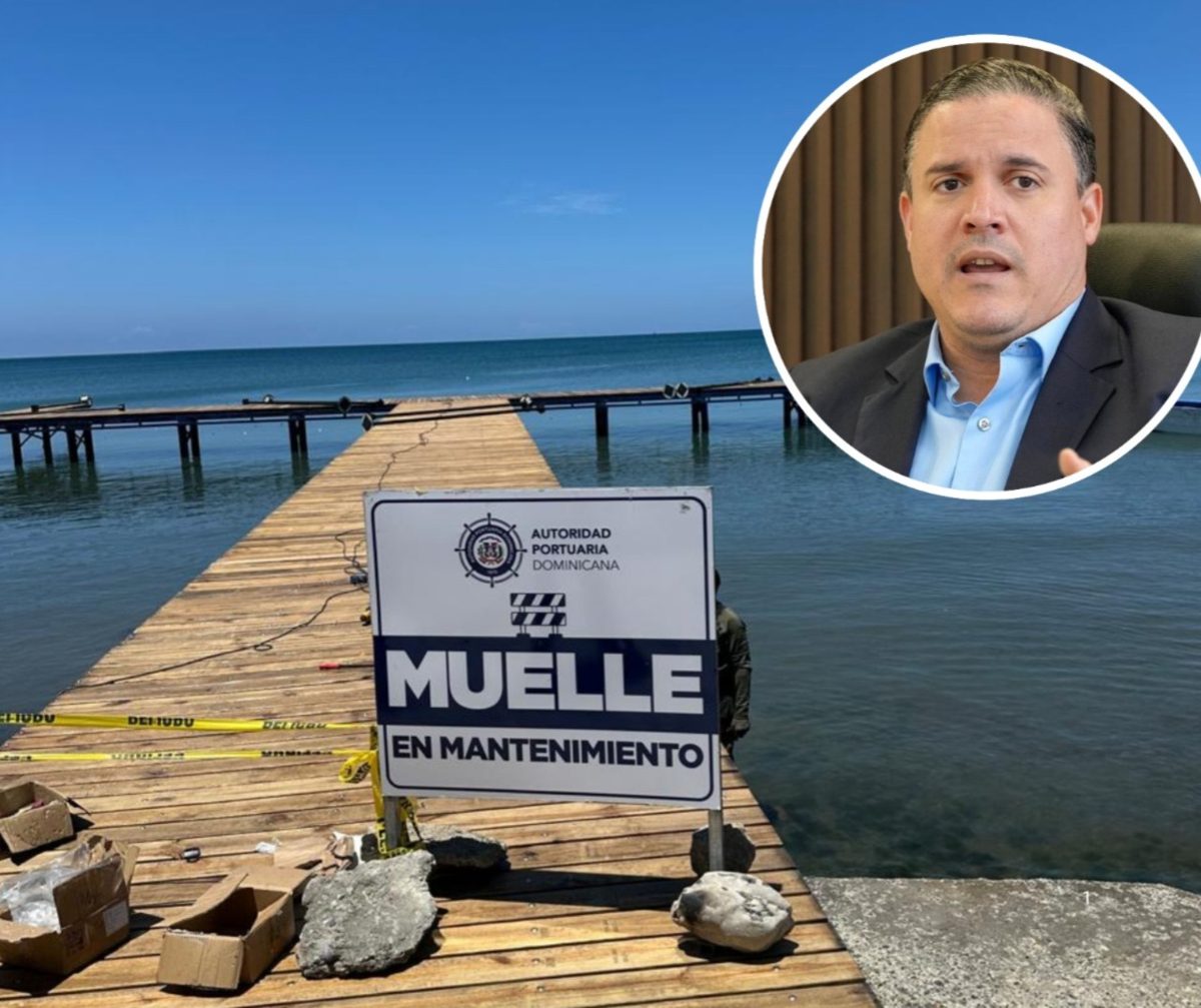 Trabajos de mantenimiento en un muelle turístico y pesquero de la República Dominicana