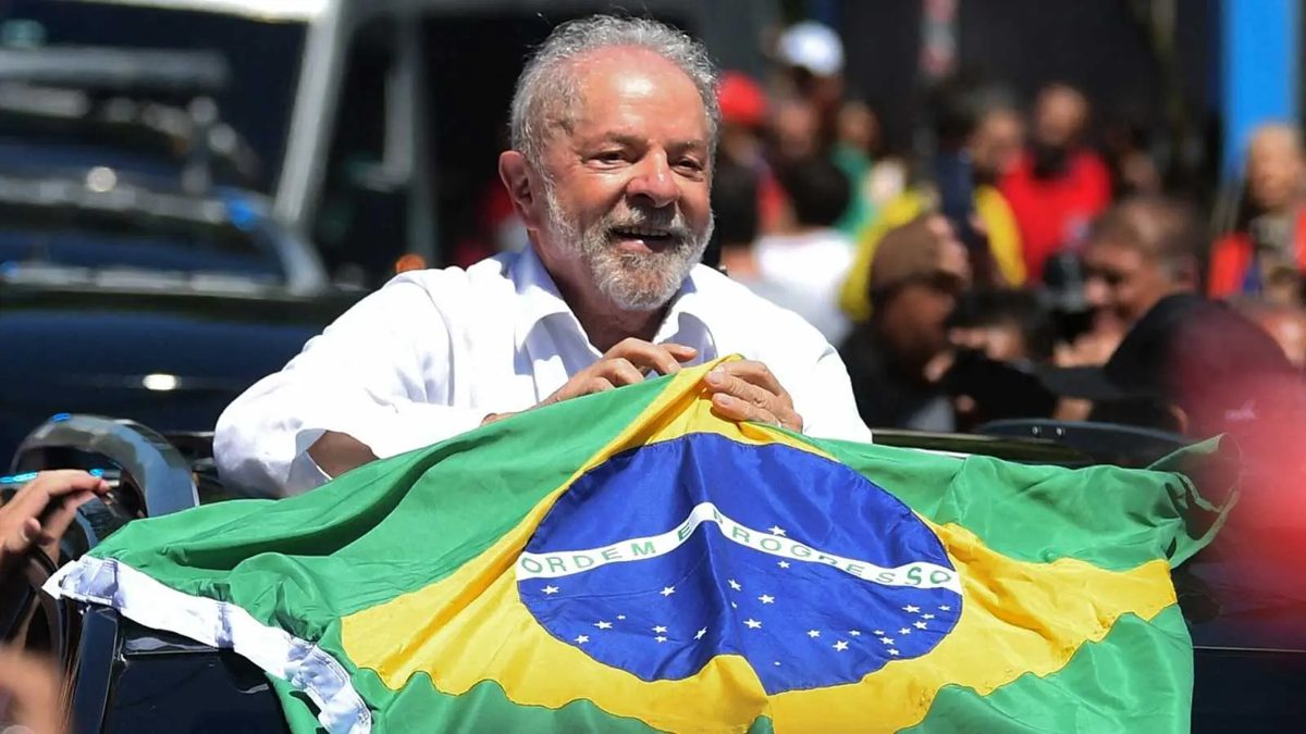 Presidente Lula da Silva en acto en São Paulo anunciando prohibición de apuestas deportivas digitales en Brasil