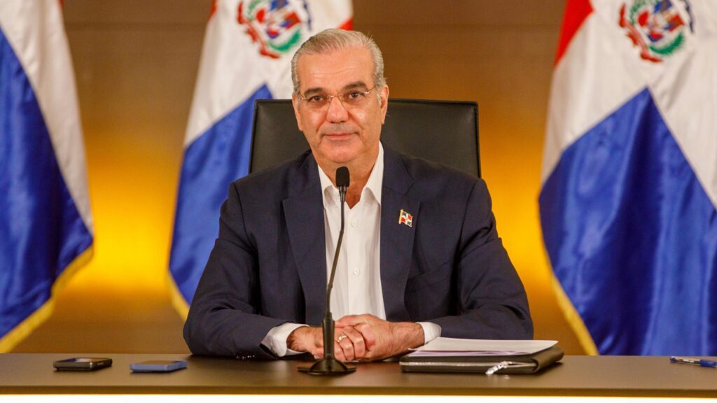 Presidente Luis Abinader ofreciendo declaraciones sobre casos de violencia registrados el fin de semana en el Distrito Nacional y Boca Chica