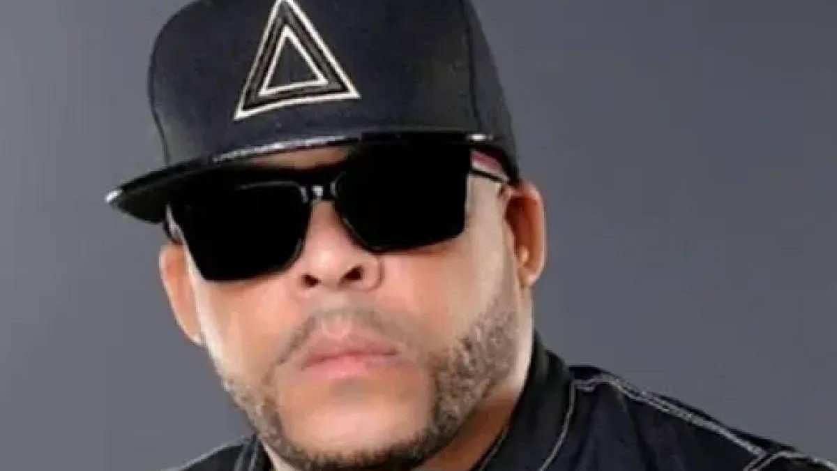 Julián Oro Duro, merenguero dominicano, en un evento artístico