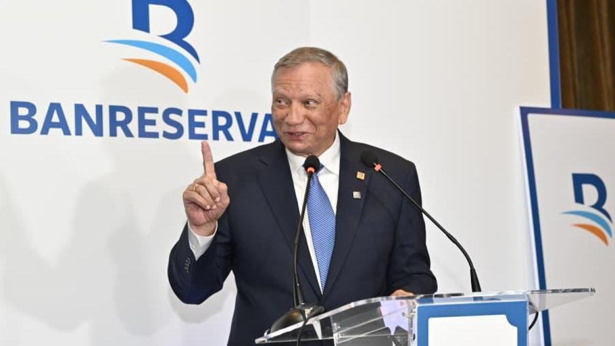 Leonardo Aguilera, presidente ejecutivo de Banreservas, en encuentro con directores de medios de comunicación en Santo Domingo