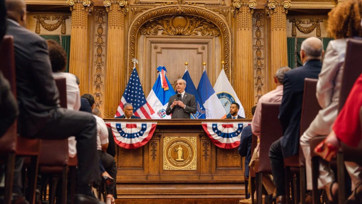 Presidente Luis Abinader en panel con jóvenes dominicanos en la Alianza Dominicana Cultural Center, Nueva York