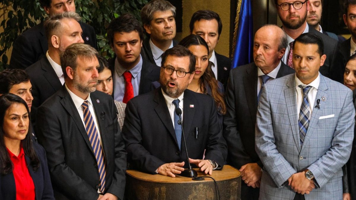 Canciller chileno Francisco Pérez Mackenna frente al Congreso durante su interpelación por el Escudo de las Américas