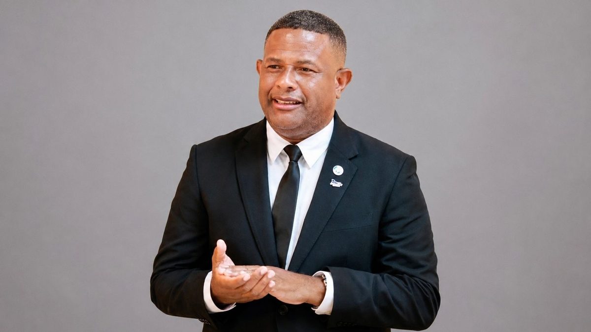 Alcalde César Rojas del municipio de Guerra expresando su respaldo político a David Collado como candidato presidencial del PRM