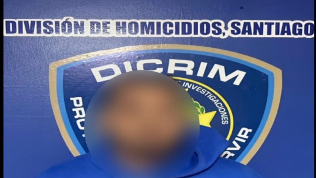 Agentes de la Policía Nacional de República Dominicana durante un operativo de captura en Santiago