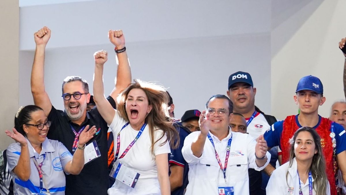 Carolina Mejía durante su visita a las instalaciones renovadas del Centro Olímpico Juan Pablo Duarte