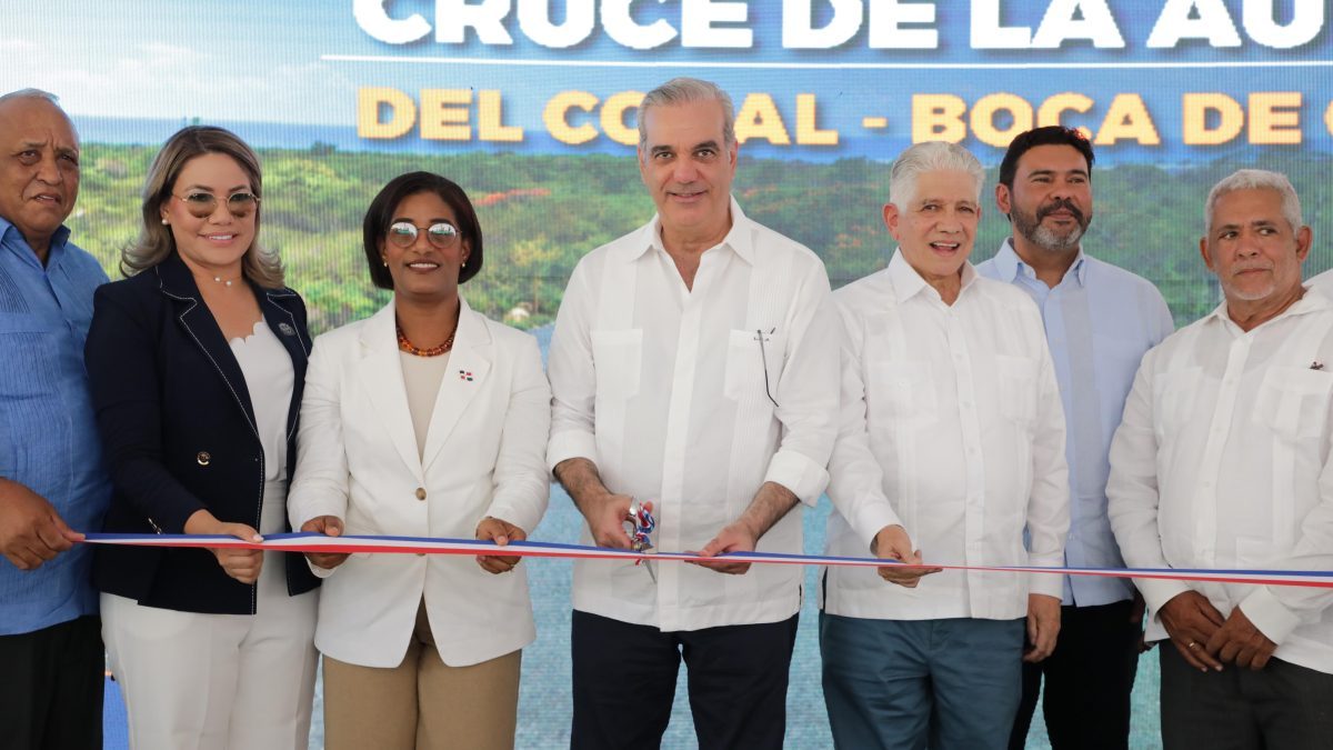 Presidente Abinader en inauguración de carretera Cruce Autovía del Coral – Boca de Chavón en San Rafael del Yuma, La Altagracia