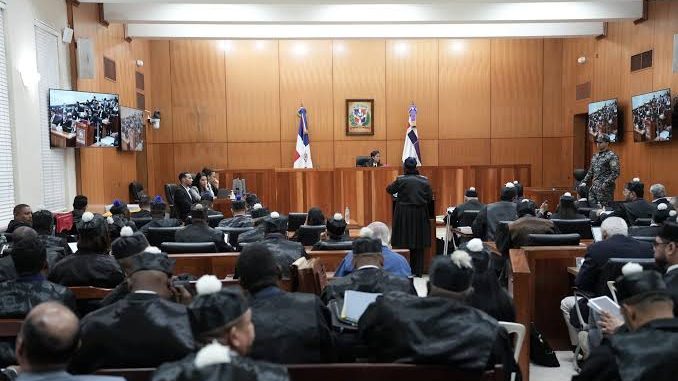 Sala de tribunal en República Dominicana durante audiencia del caso Calamar
