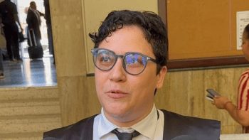 Abogados de víctimas del caso Jet Set hablan a la prensa a la salida del tribunal en Santo Domingo