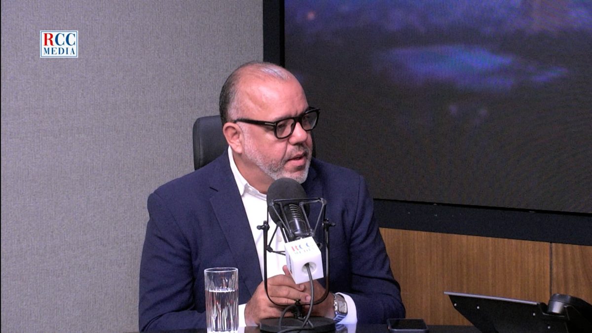 Abogado Gustavo de los Santos hablando sobre el caso Jet Set en programa de radio dominicano