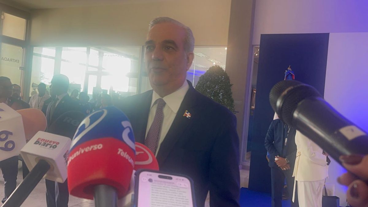 Presidente Luis Abinader hablando ante la prensa sobre el caso Josnely Álvarez en Navarrete