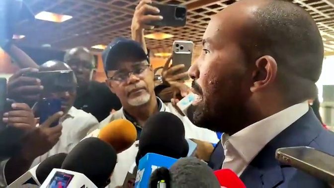 Agentes del Ministerio Público durante operativos de allanamiento en Santo Domingo por el caso Senasa 2.0