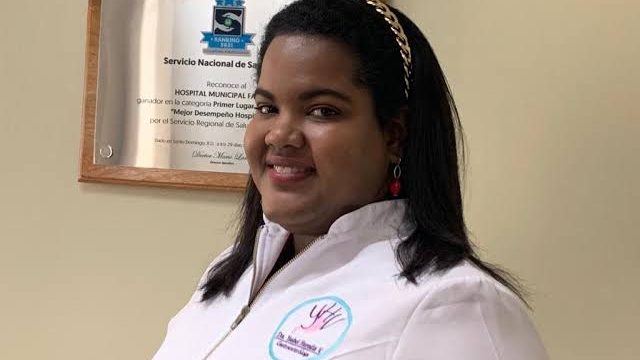 Gastroenteróloga Ysabel Heredia Vallejo entregándose a las autoridades por caso SeNaSa 2.0