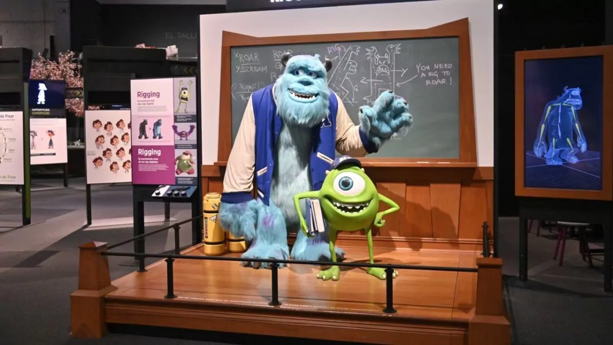Visitantes explorando la exposición The Science Behind Pixar en el Museo de Ciencia Frost de Miami