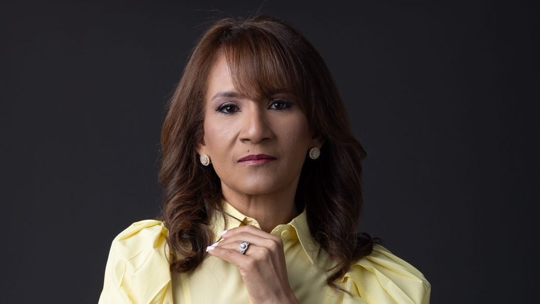 Zoraima Cuello, vicepresidenta del PLD, presenta video cuestionando cifras de viviendas en Ciudad Juan Bosch