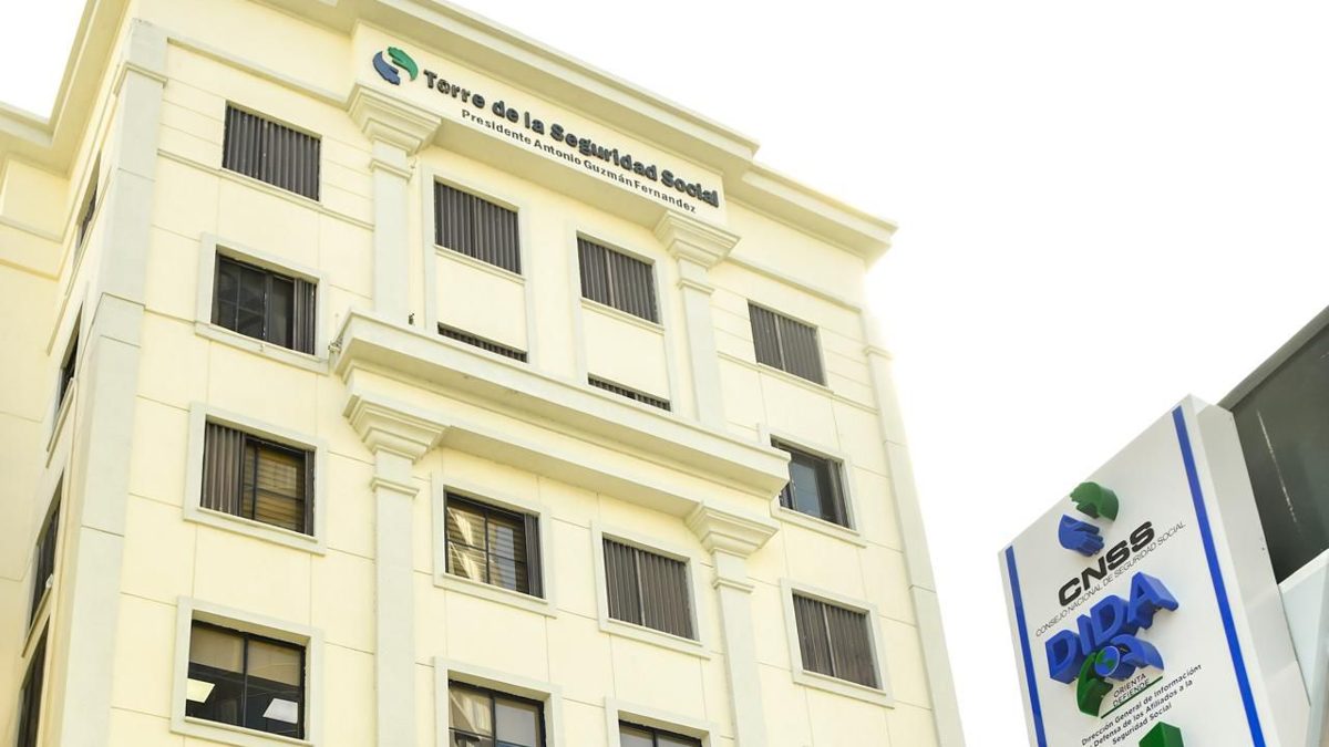 Representantes de la DIDA presentando propuesta para ampliar cobertura de salud mental en el Seguro Social dominicano