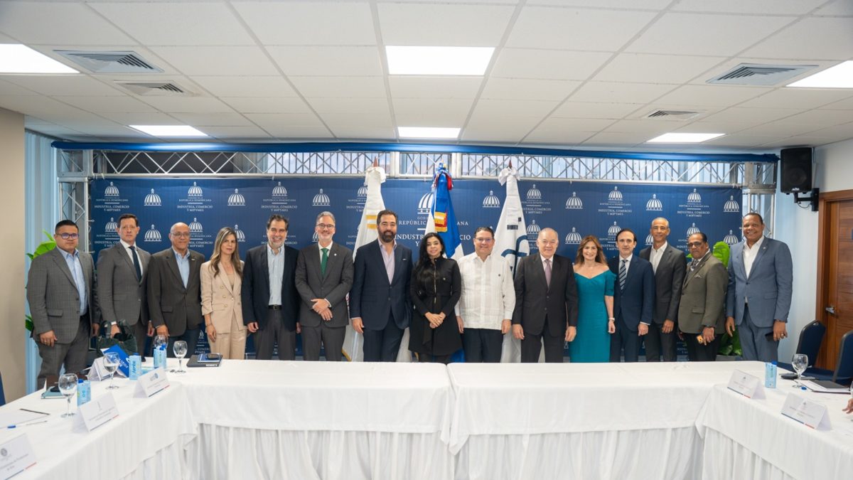 Mario Pujols, vicepresidente ejecutivo de la AIRD, durante reunión del Consejo Interinstitucional Público-Privado de Prevención del comercio ilícito