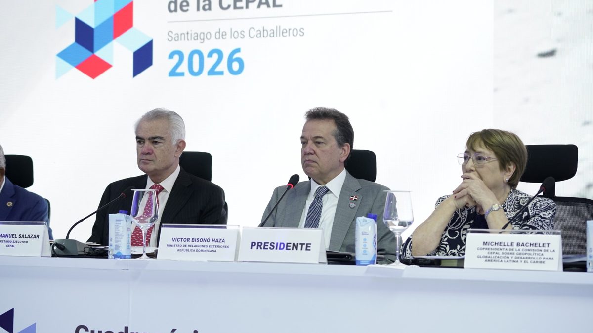 Canciller Víctor Bisonó presidiendo el Diálogo de Cancilleres en la sesión 41 de la CEPAL en Santiago de los Caballeros