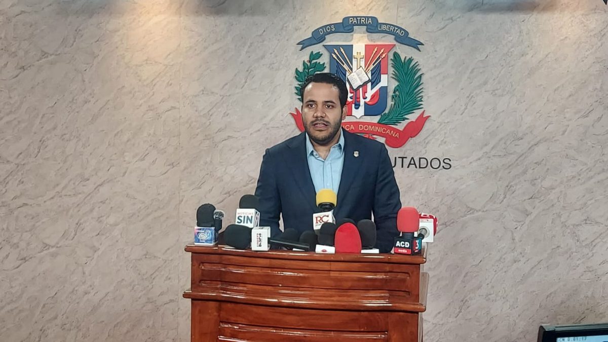 Legislador Rogelio Alfonso Genao presenta proyecto de reforma a la Ley de Seguridad Social ante el Congreso Nacional dominicano