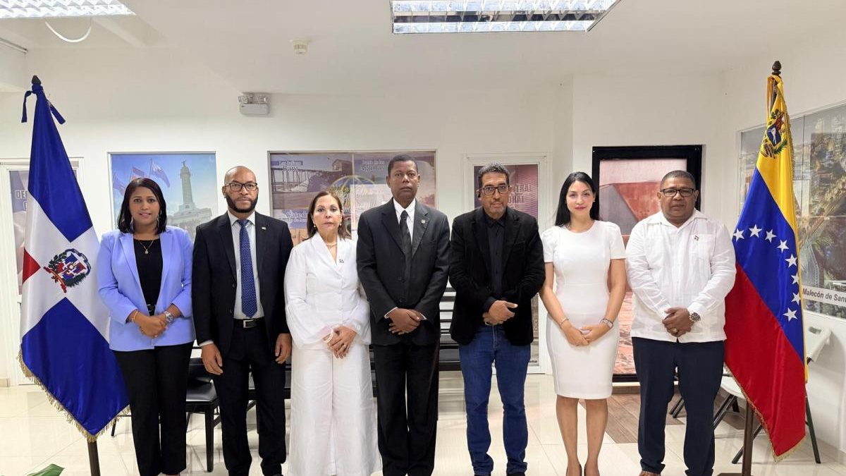 Fachada del Multicentro Empresarial del Este en Caracas, sede del Consulado General dominicano en Venezuela