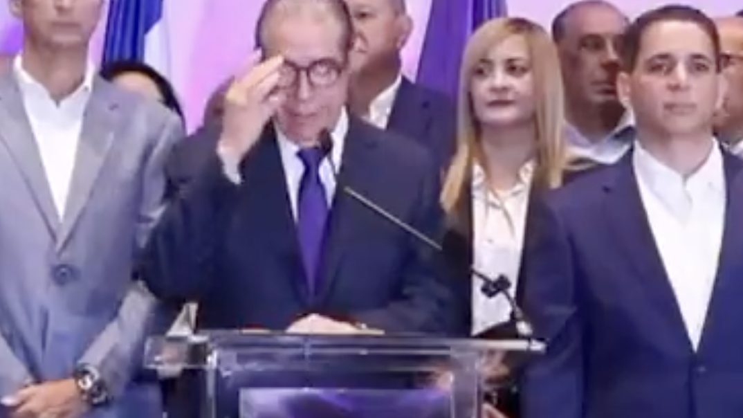 Francisco Javier durante declaraciones sobre la suspensión de la consulta interna del PLD por la CONAP