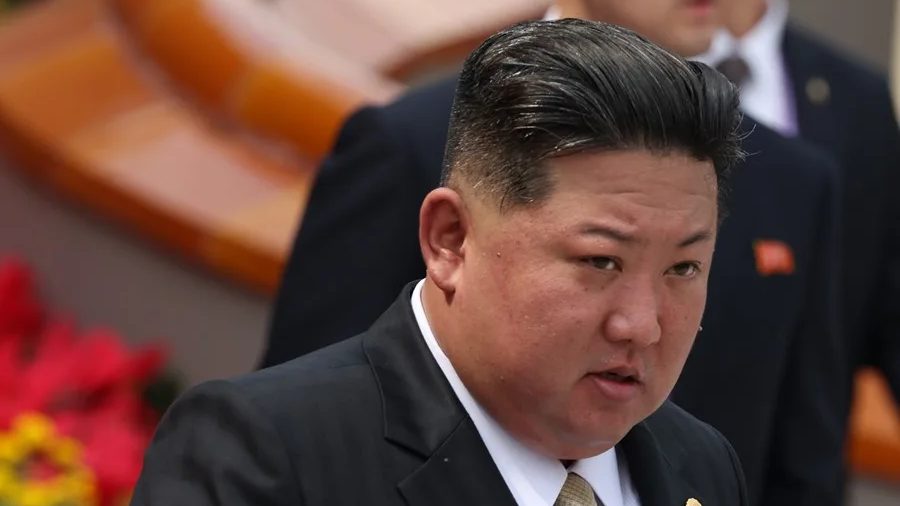 Soldados en la Zona Desmilitarizada entre Corea del Norte y Corea del Sur, con alambradas y puestos de vigilancia militares