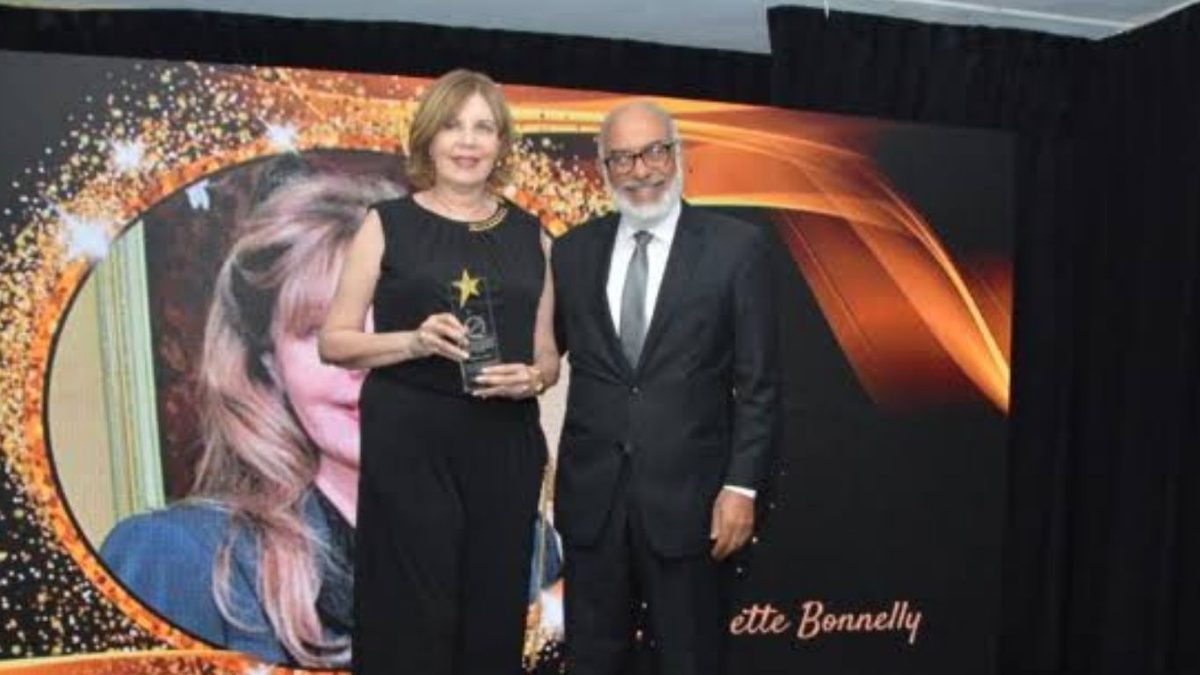 Persio Maldonado, director de El Nuevo Diario, cuya esposa Cosette Bonnelly falleció el 21 de octubre en Santo Domingo