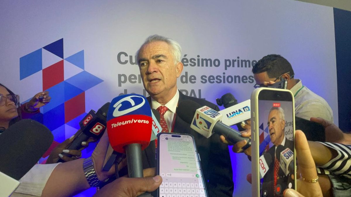 José Manuel Salazar-Xirinachs, secretario ejecutivo de la CEPAL, durante declaraciones sobre el crecimiento económico de República Dominicana