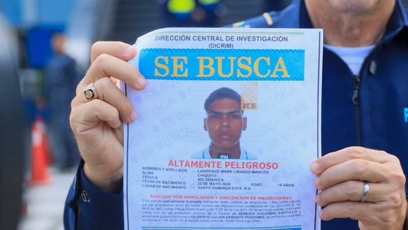 Agentes de la Policía Nacional de República Dominicana durante un operativo de captura en Santo Domingo