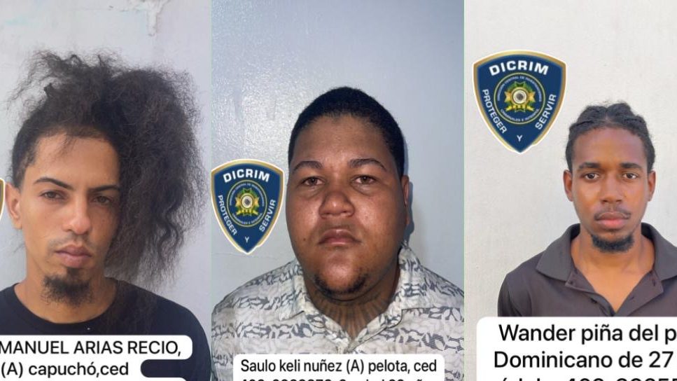 Agentes de la Policía Nacional de Santo Domingo Oeste durante operativo de arresto relacionado al crimen de líder comunitario en Los Alcarrizos