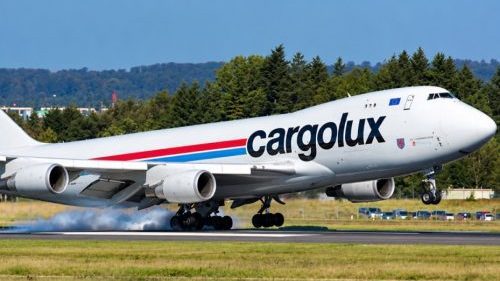 Boeing 747 de carga de National Cargo estacionado en la pista del AILA en Santo Domingo