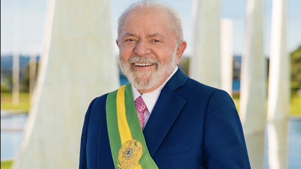Lula da Silva celebrando su victoria en la segunda vuelta presidencial de Brasil ante Flávio Bolsonaro