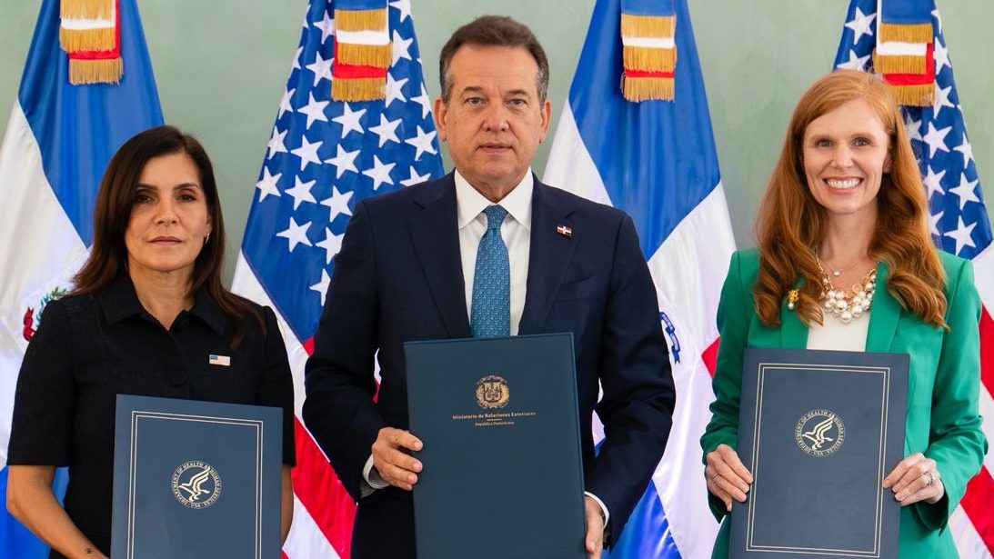 Funcionarios dominicanos firman adhesión a la Declaración de Consenso de Ginebra en acto oficial