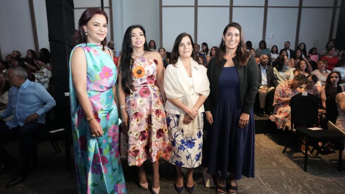 Modelos desfilan en el Desfile por la Inclusión Florecer en el hotel Marriott Piantini, Santo Domingo