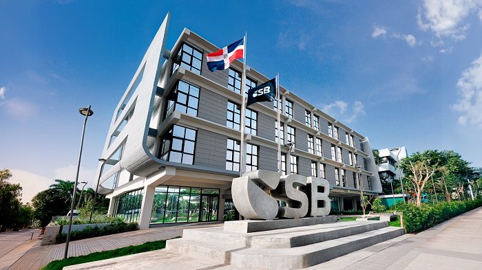 Edificio de la Superintendencia de Bancos de República Dominicana, entidad que ordenó la devolución de RD$115.7 millones a usuarios financieros