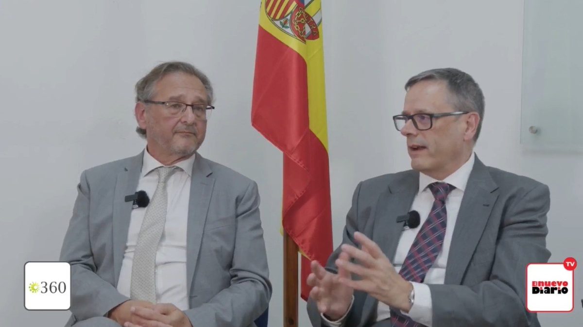 Representantes de la AEAT de España y funcionarios de la DGII durante presentación del proyecto tributario en Santo Domingo