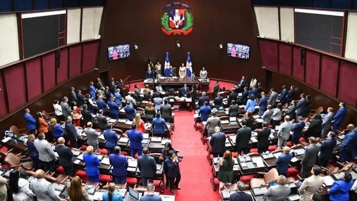 Diputados de la Cámara votando en sesión plenaria la ley de digitalización del Poder Judicial en República Dominicana