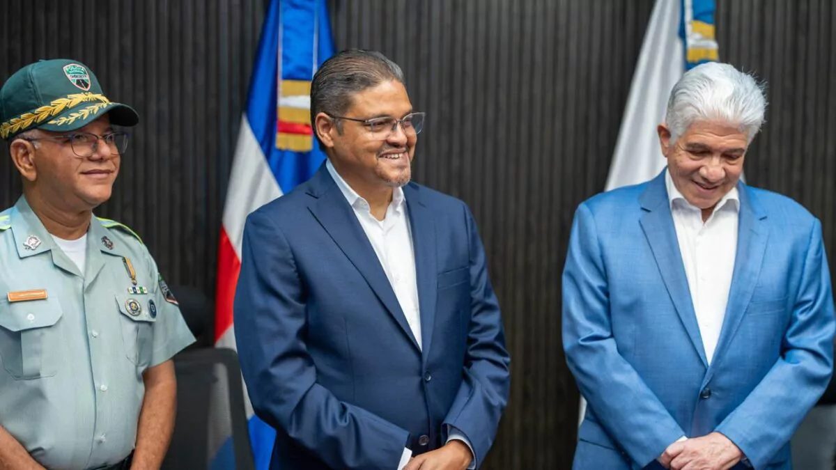 Juan Manuel Méndez García juramentado como nuevo director ejecutivo del INTRANT en Santo Domingo