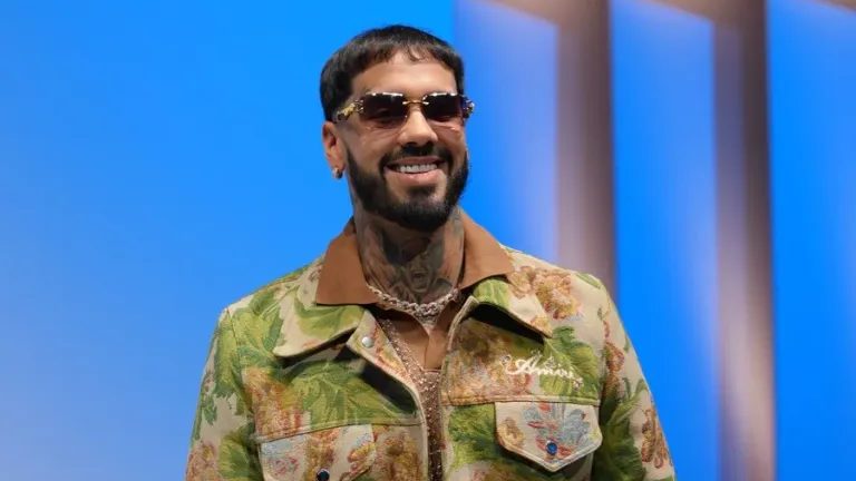 Anuel AA en la Semana Billboard de la Música Latina en Miami Beach anunciando su disco de corridos