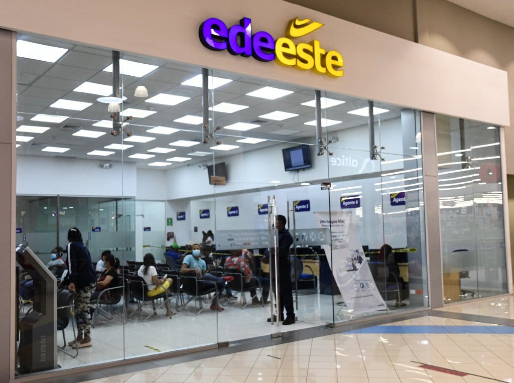 Oficina de EDEEste tras denuncia de presunta extorsión de un técnico contratista a una clienta